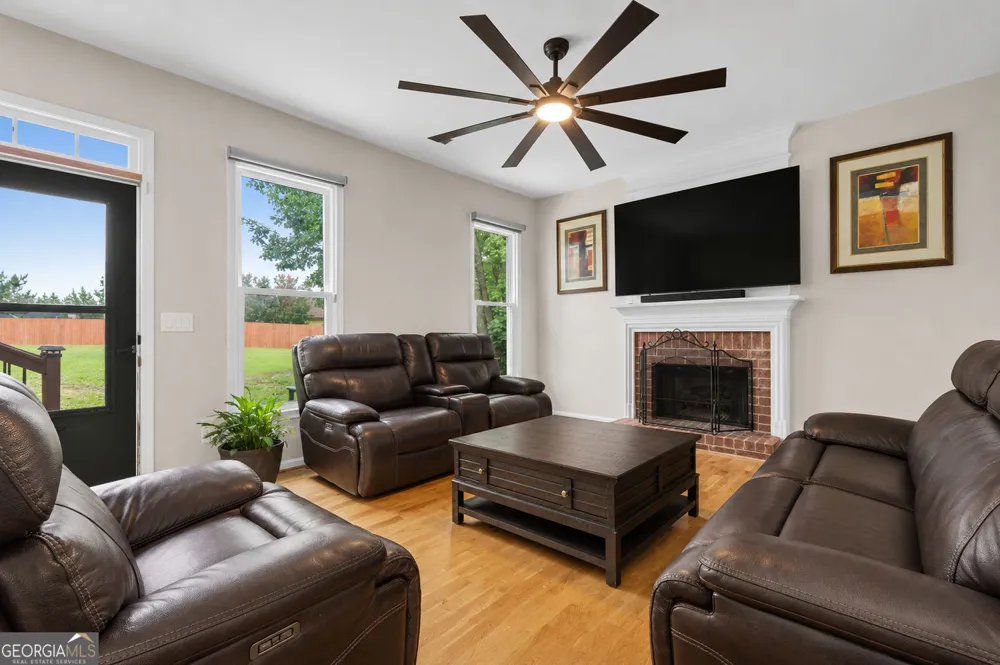 2057 Devonhurst DR Powder Springs, GA 30127