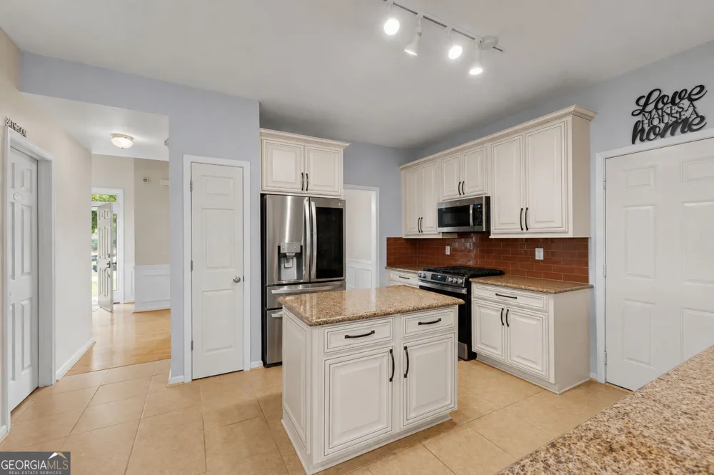 2057 Devonhurst DR Powder Springs, GA 30127