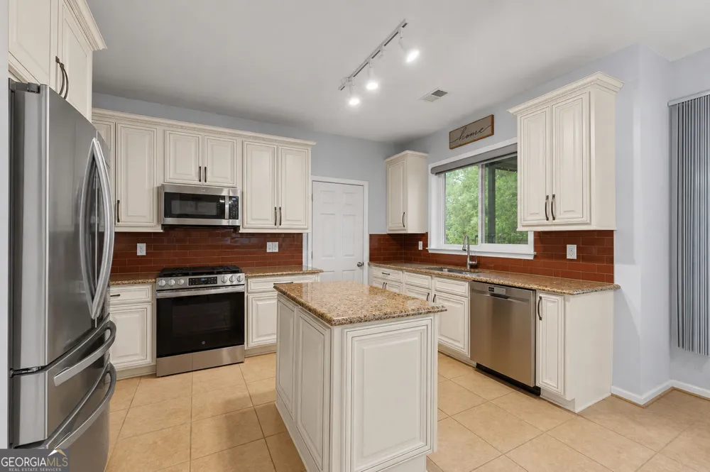 2057 Devonhurst DR Powder Springs, GA 30127