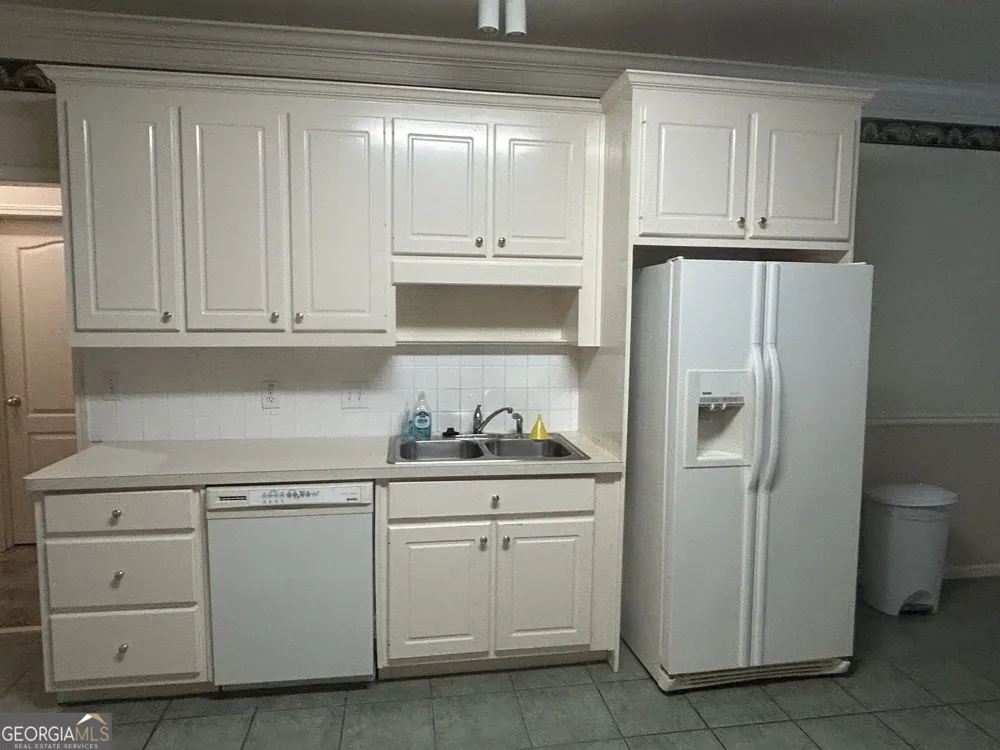 4271 Ivy RUN Ellenwood, GA 30294