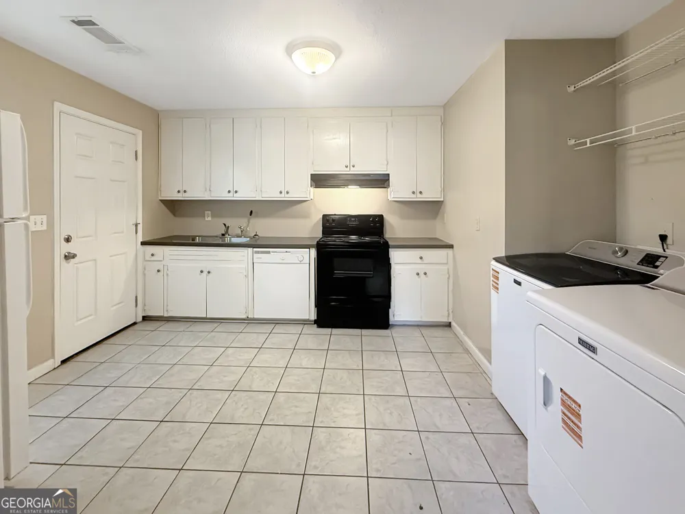 514 Clover DR Buford, GA 30518