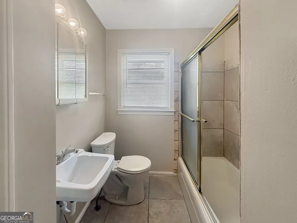 514 Clover DR Buford, GA 30518