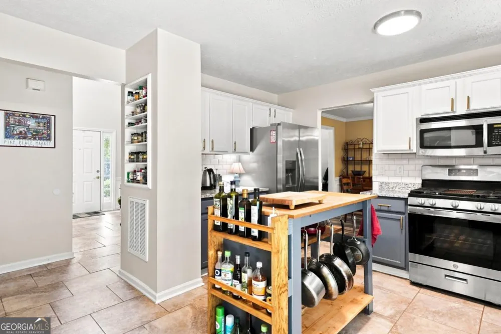1593 Woodmore DR SW Marietta, GA 30008