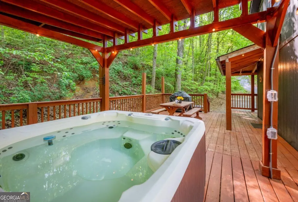 257 Pen DR Ellijay, GA 30540