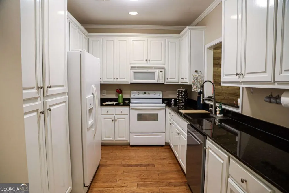 136 Wisteria DR Winder, GA 30680