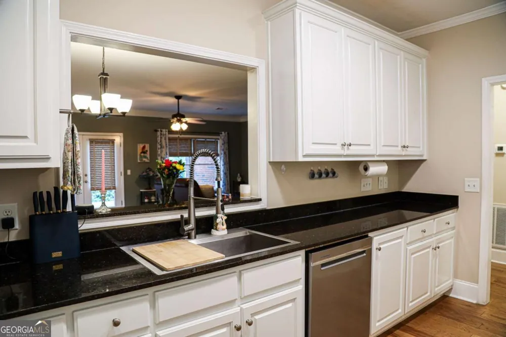136 Wisteria DR Winder, GA 30680