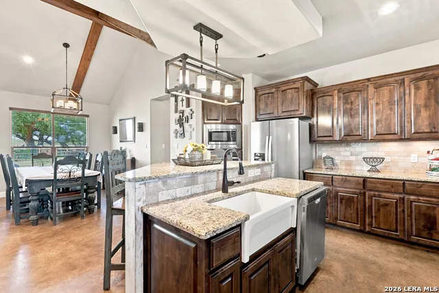 1250 County Road 304 Floresville, TX 78114