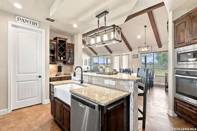 1250 County Road 304 Floresville, TX 78114