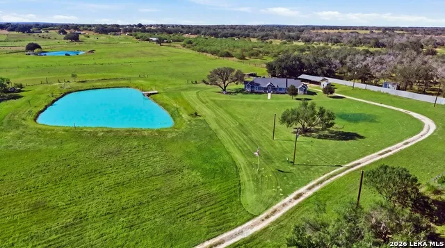 1250 County Road 304 Floresville, TX 78114