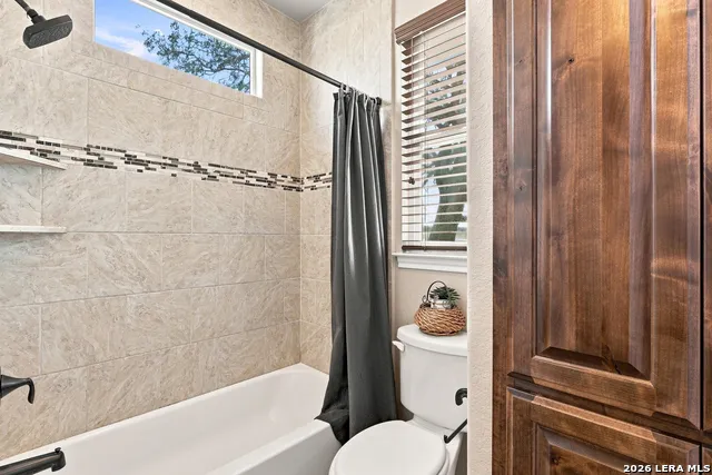 1250 County Road 304 Floresville, TX 78114