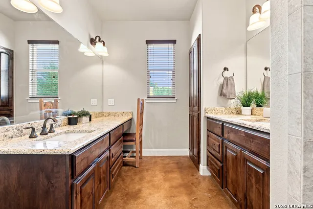 1250 County Road 304 Floresville, TX 78114