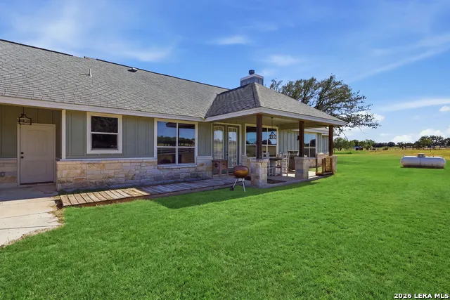 1250 County Road 304 Floresville, TX 78114