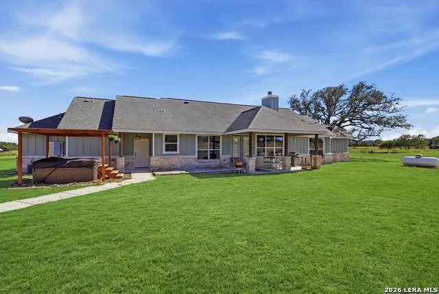 1250 County Road 304 Floresville, TX 78114
