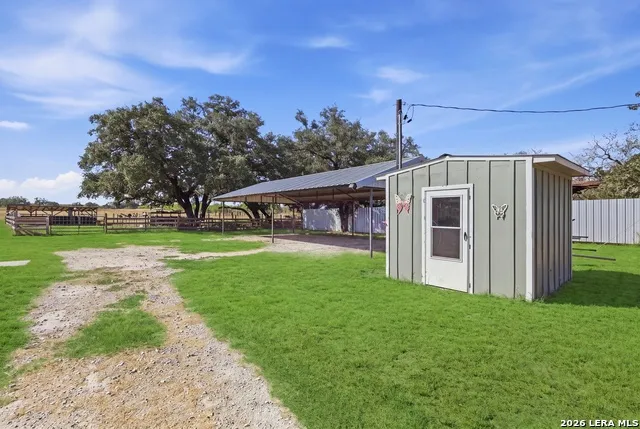 1250 County Road 304 Floresville, TX 78114
