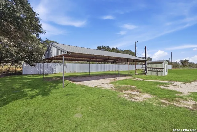 1250 County Road 304 Floresville, TX 78114