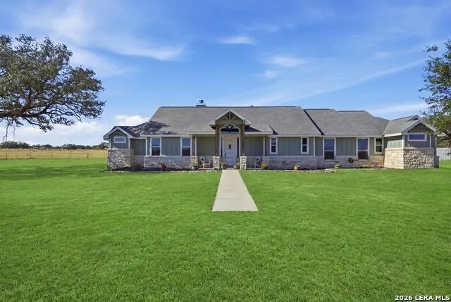 1250 County Road 304 Floresville, TX 78114