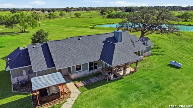 1250 County Road 304 Floresville, TX 78114