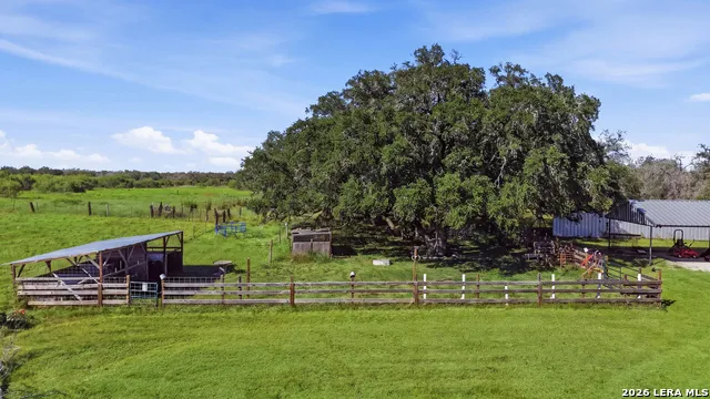 1250 County Road 304 Floresville, TX 78114