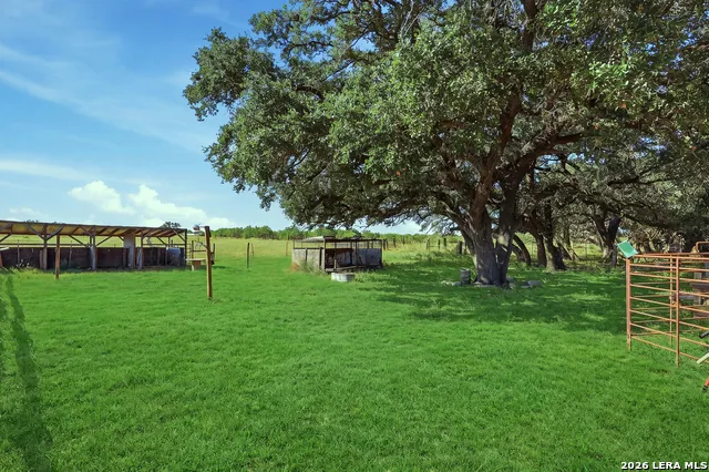 1250 County Road 304 Floresville, TX 78114