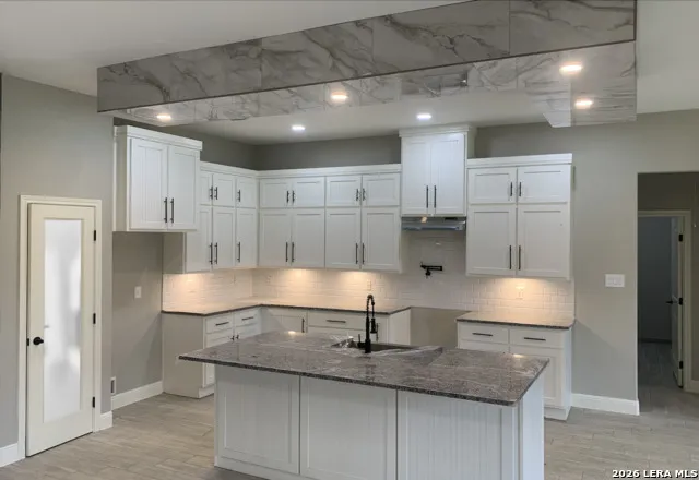 109 W Magnolia Cir La Vernia, TX 78121