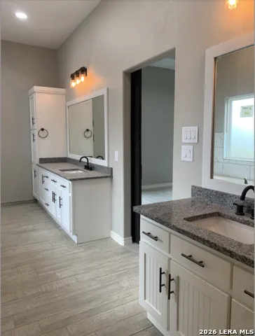 109 W Magnolia Cir La Vernia, TX 78121