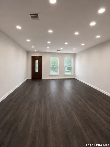 506 Blue Ribbon San Antonio, TX 78227