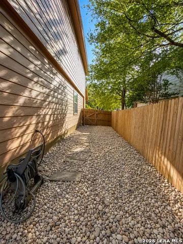 506 Blue Ribbon San Antonio, TX 78227