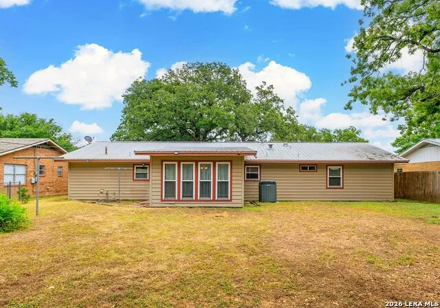 606 S Columbus Street Fredericksburg, TX 78624