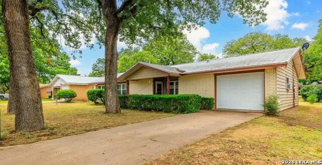 606 S Columbus Street Fredericksburg, TX 78624