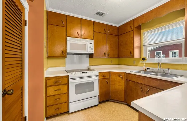 606 S Columbus Street Fredericksburg, TX 78624