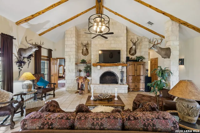 700 County Road 544 Hondo, TX 78861