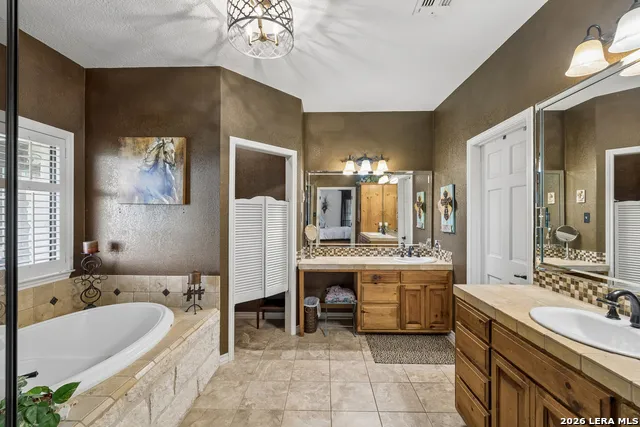 700 County Road 544 Hondo, TX 78861