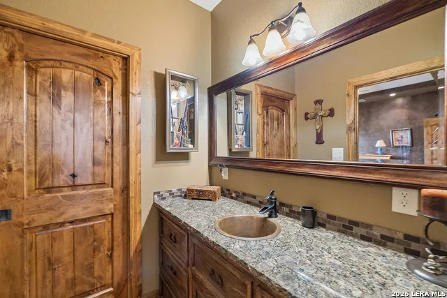 700 County Road 544 Hondo, TX 78861