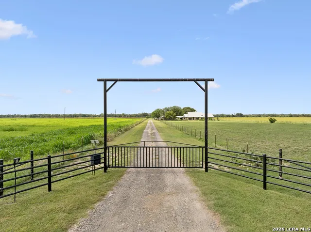 700 County Road 544 Hondo, TX 78861