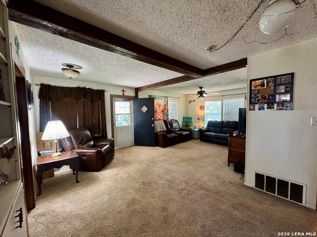 980 County Road 443 Hondo, TX 78861
