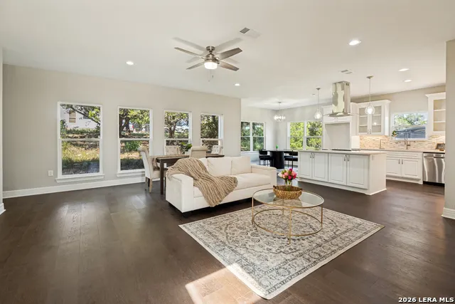 1090 Arcadia Canyon Lake, TX 78133