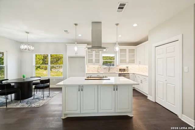 1090 Arcadia Canyon Lake, TX 78133