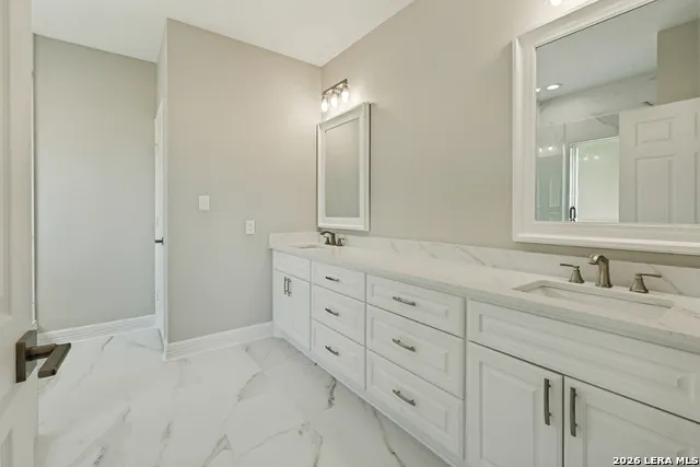 1090 Arcadia Canyon Lake, TX 78133