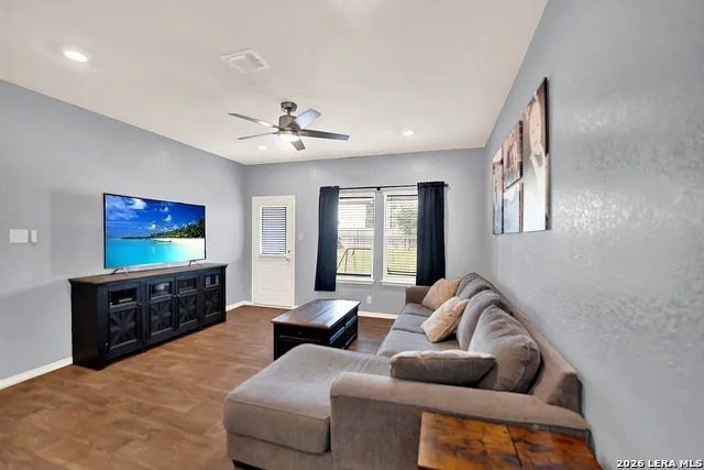 4347 LAKE RITTER St Hedwig, TX 78152