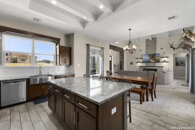 112 SUMMER MEADOW DR La Vernia, TX 78121