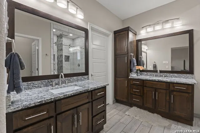 112 SUMMER MEADOW DR La Vernia, TX 78121