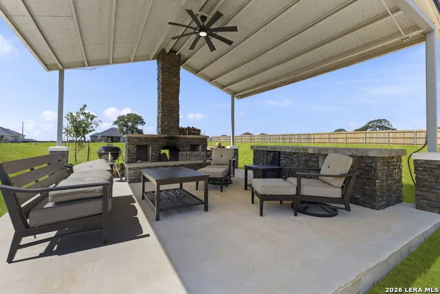 112 SUMMER MEADOW DR La Vernia, TX 78121