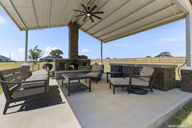 112 SUMMER MEADOW DR La Vernia, TX 78121