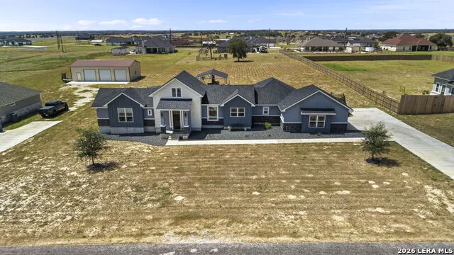 112 SUMMER MEADOW DR La Vernia, TX 78121
