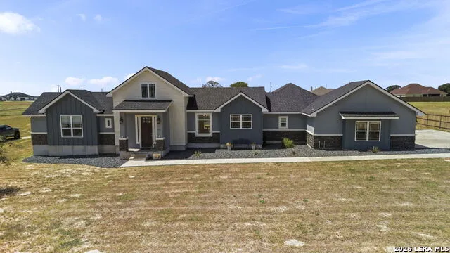 112 SUMMER MEADOW DR La Vernia, TX 78121