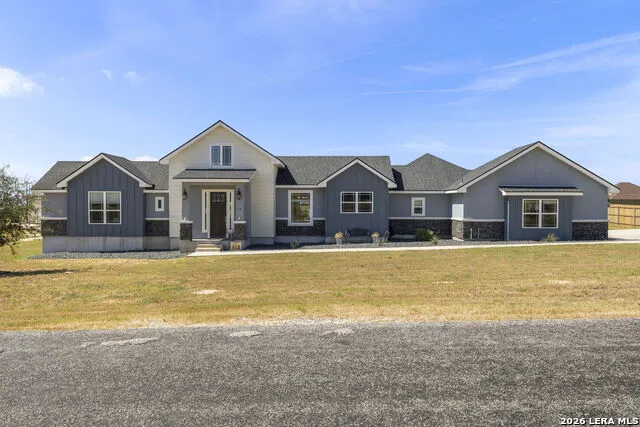 112 SUMMER MEADOW DR La Vernia, TX 78121