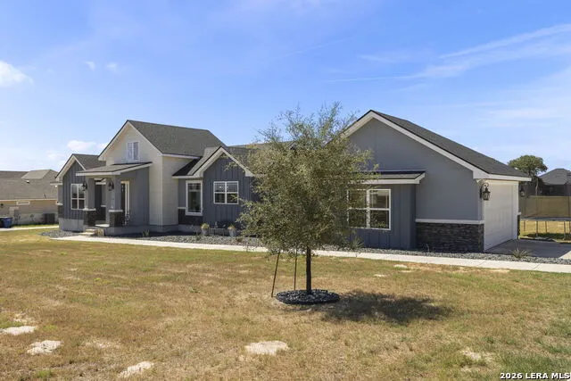 112 SUMMER MEADOW DR La Vernia, TX 78121