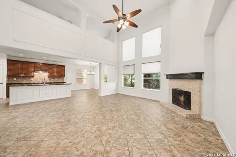 623 Midway Crst