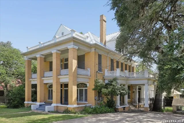 504 S MAIN ST Lockhart, TX 78644