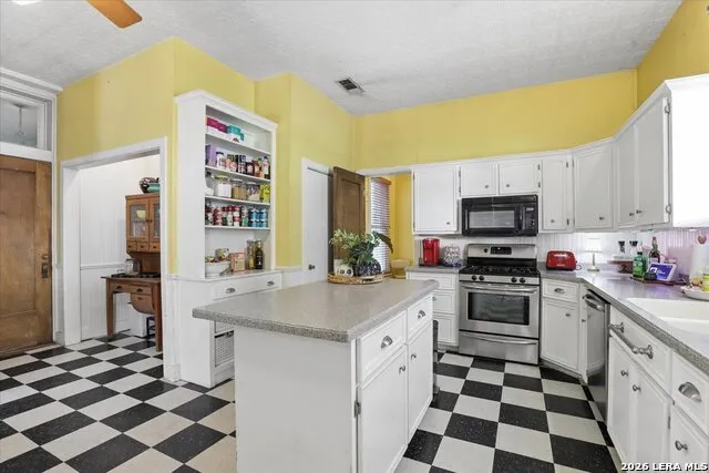 504 S MAIN ST Lockhart, TX 78644